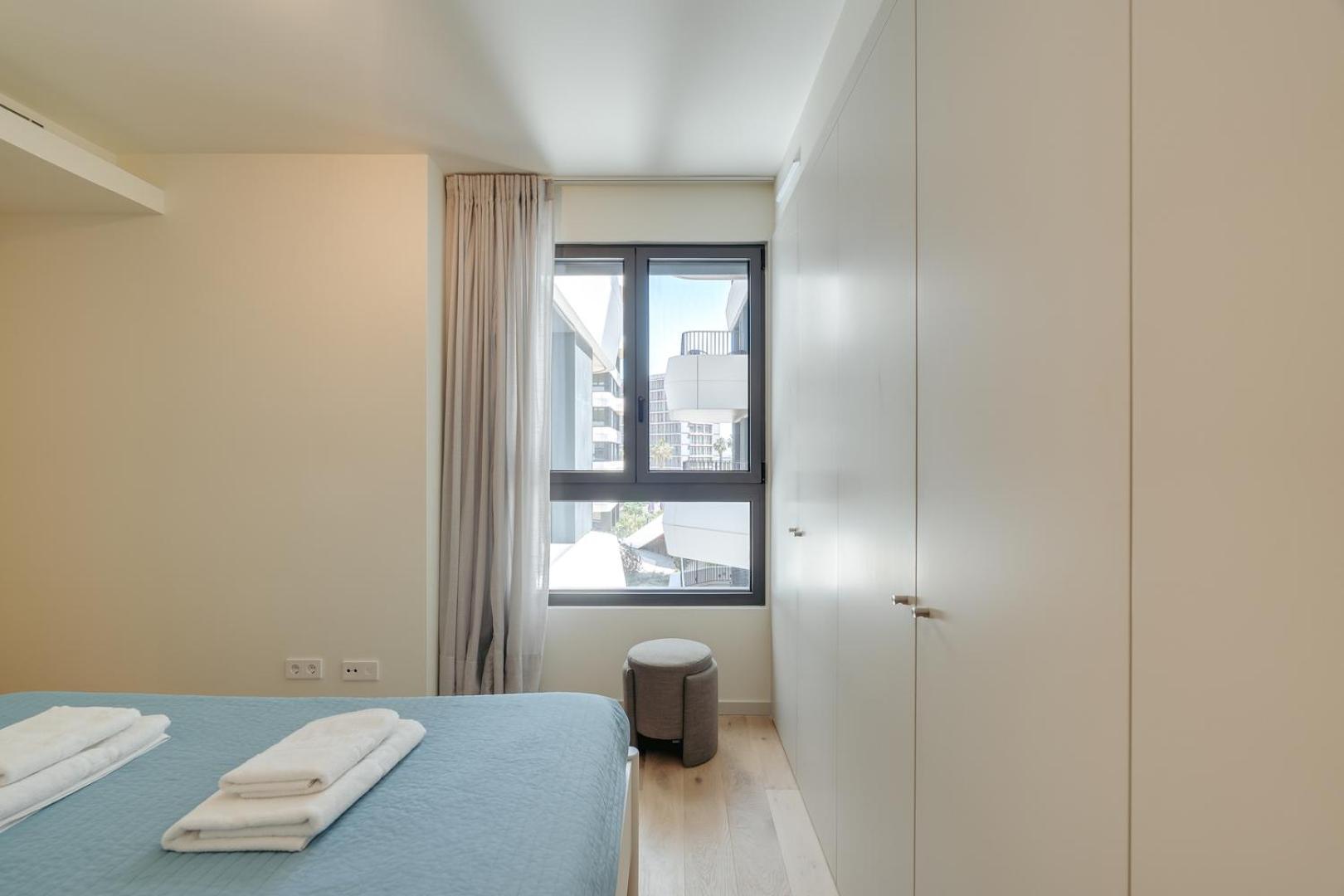 Hostwise - Premium Flat W/ Balcony & Pool Apartment