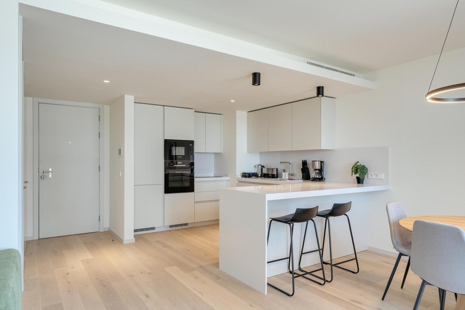 Hostwise - Premium Flat W/ Balcony & Pool