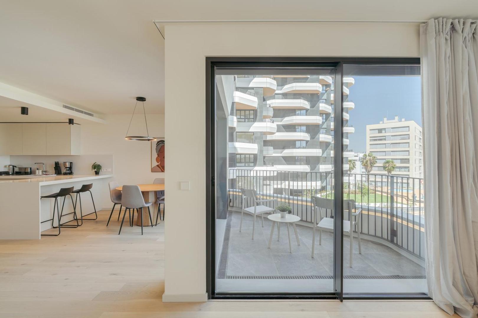 Hostwise - Premium Flat W/ Balcony & Pool Apartment Lisbon