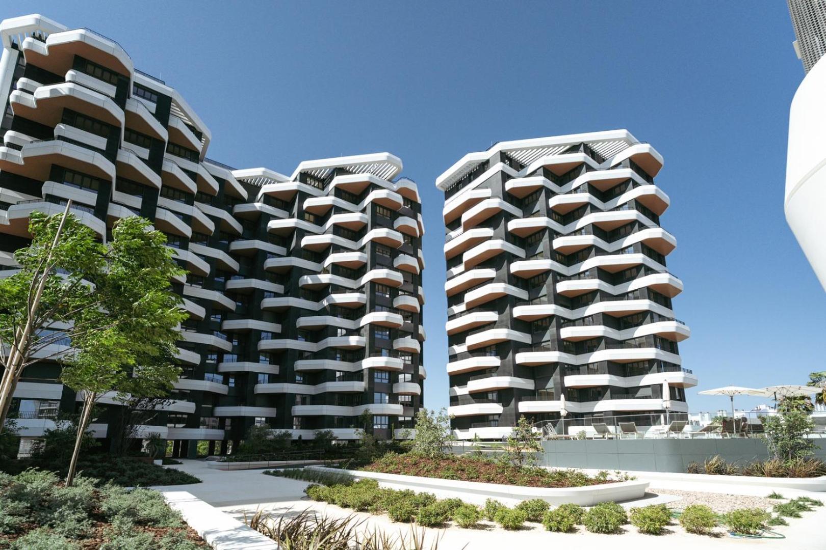 Hostwise - Premium Flat W/ Balcony & Pool * Lisbon