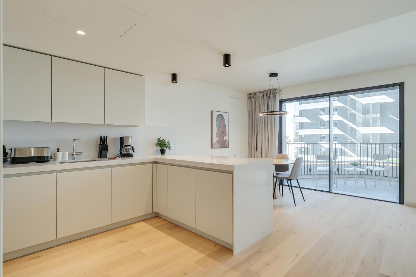 Hostwise - Premium Flat W/ Balcony & Pool Apartment Lisbon