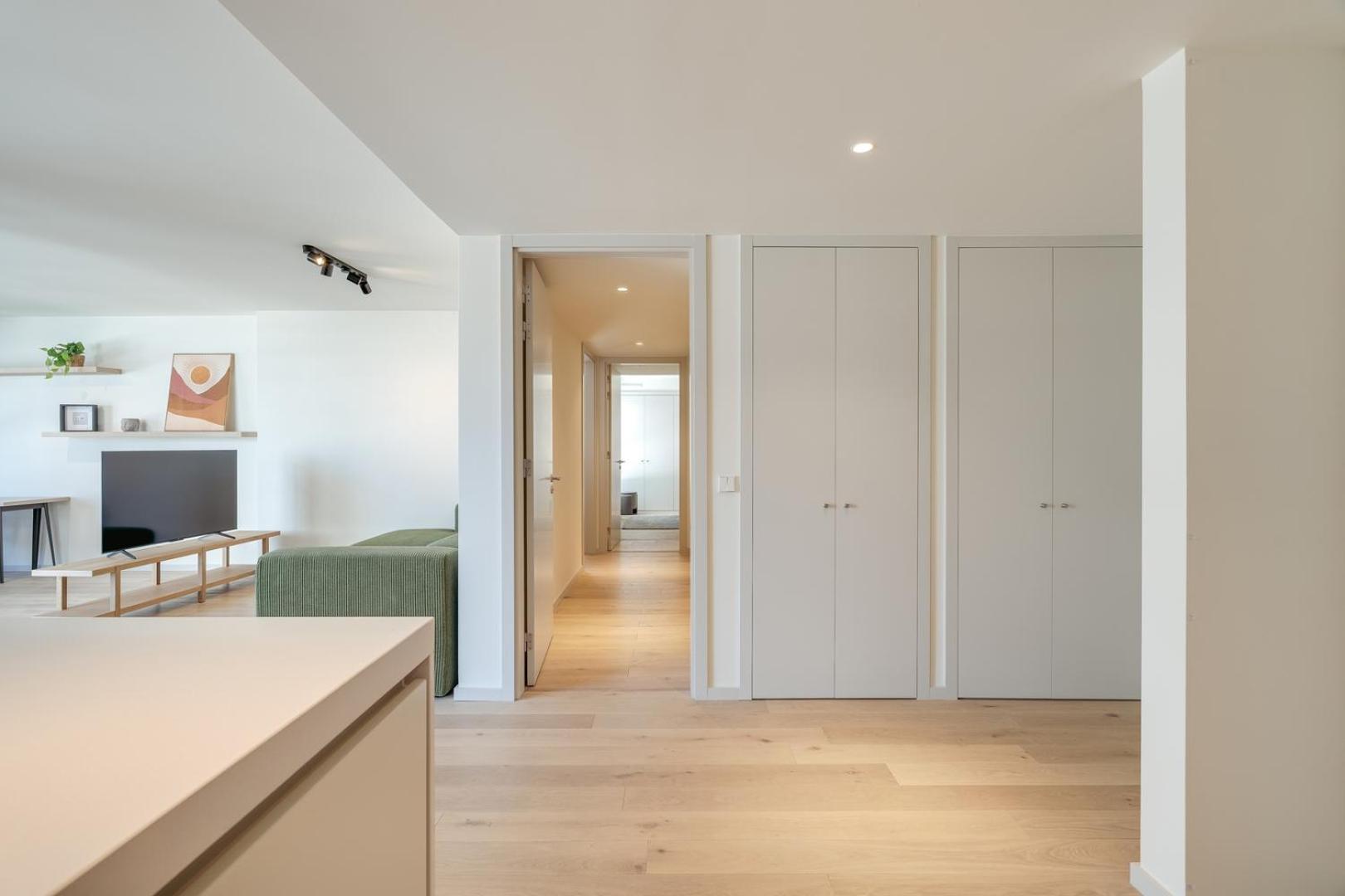 Hostwise - Premium Flat W/ Balcony & Pool *