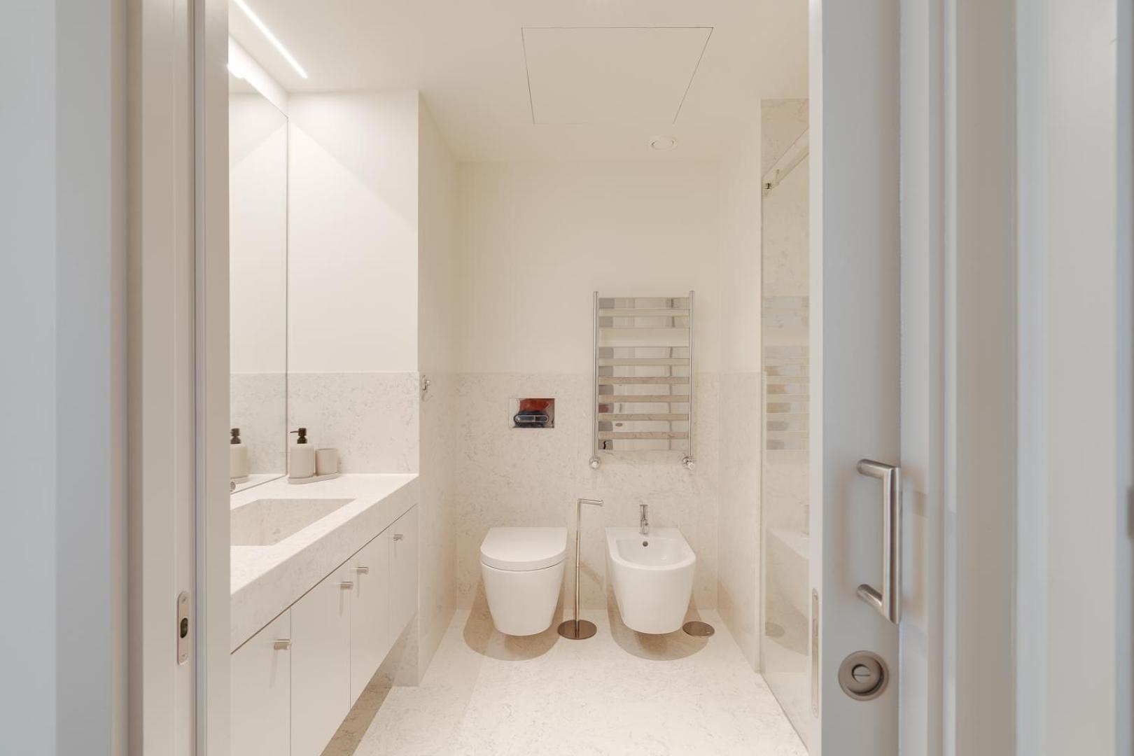 Hostwise - Premium Flat W/ Balcony & Pool * Lisbon