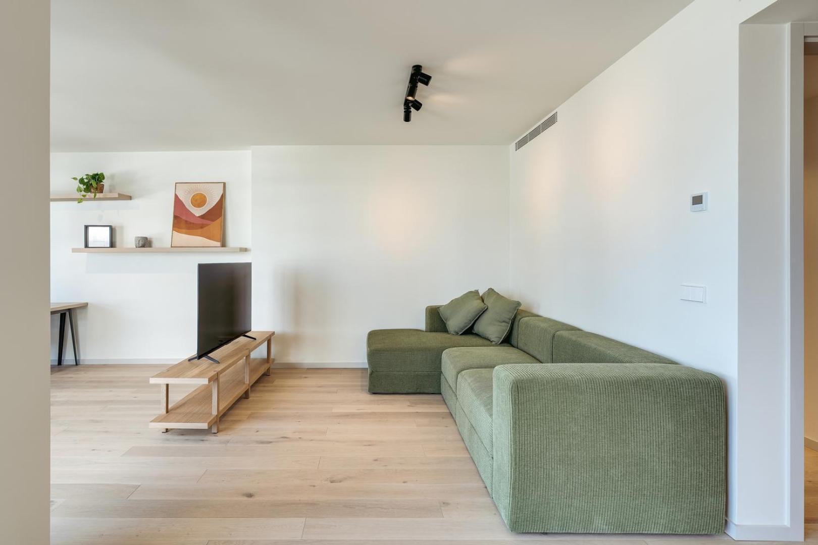 Hostwise - Premium Flat W/ Balcony & Pool