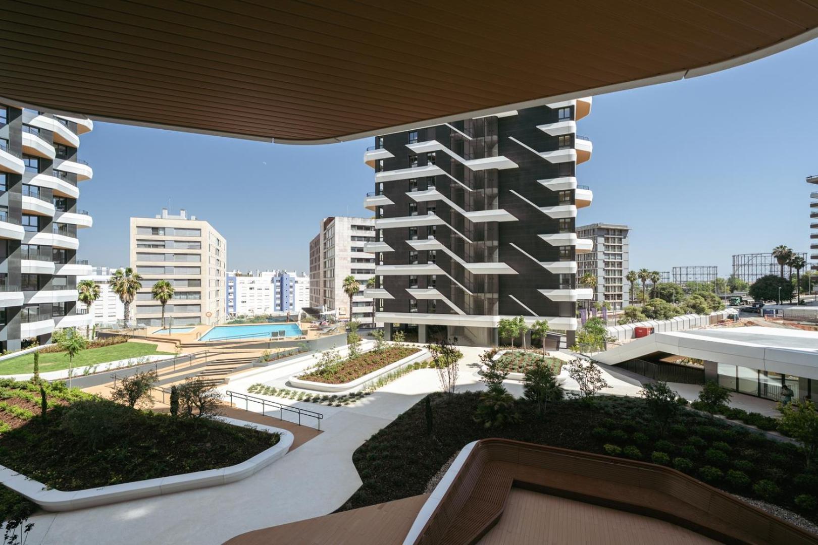 Apartment Hostwise - Premium Flat W/ Balcony & Pool Lisbon