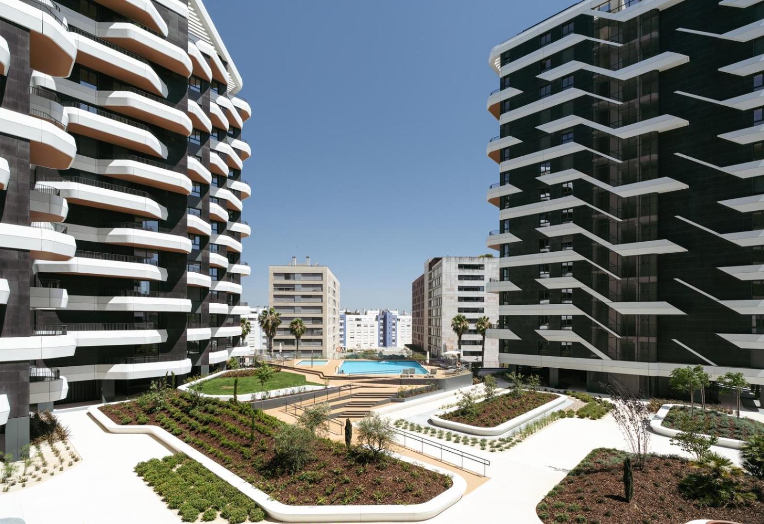 Apartment Hostwise - Premium Flat W/ Balcony & Pool