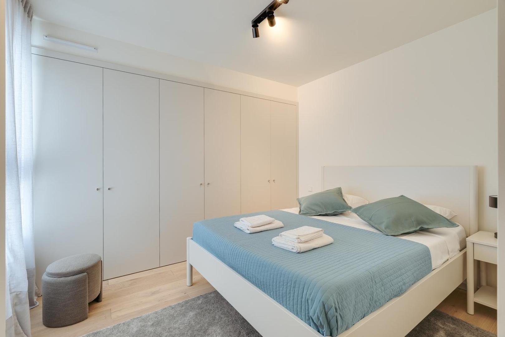 Hostwise - Premium Flat W/ Balcony & Pool Apartment Lisbon