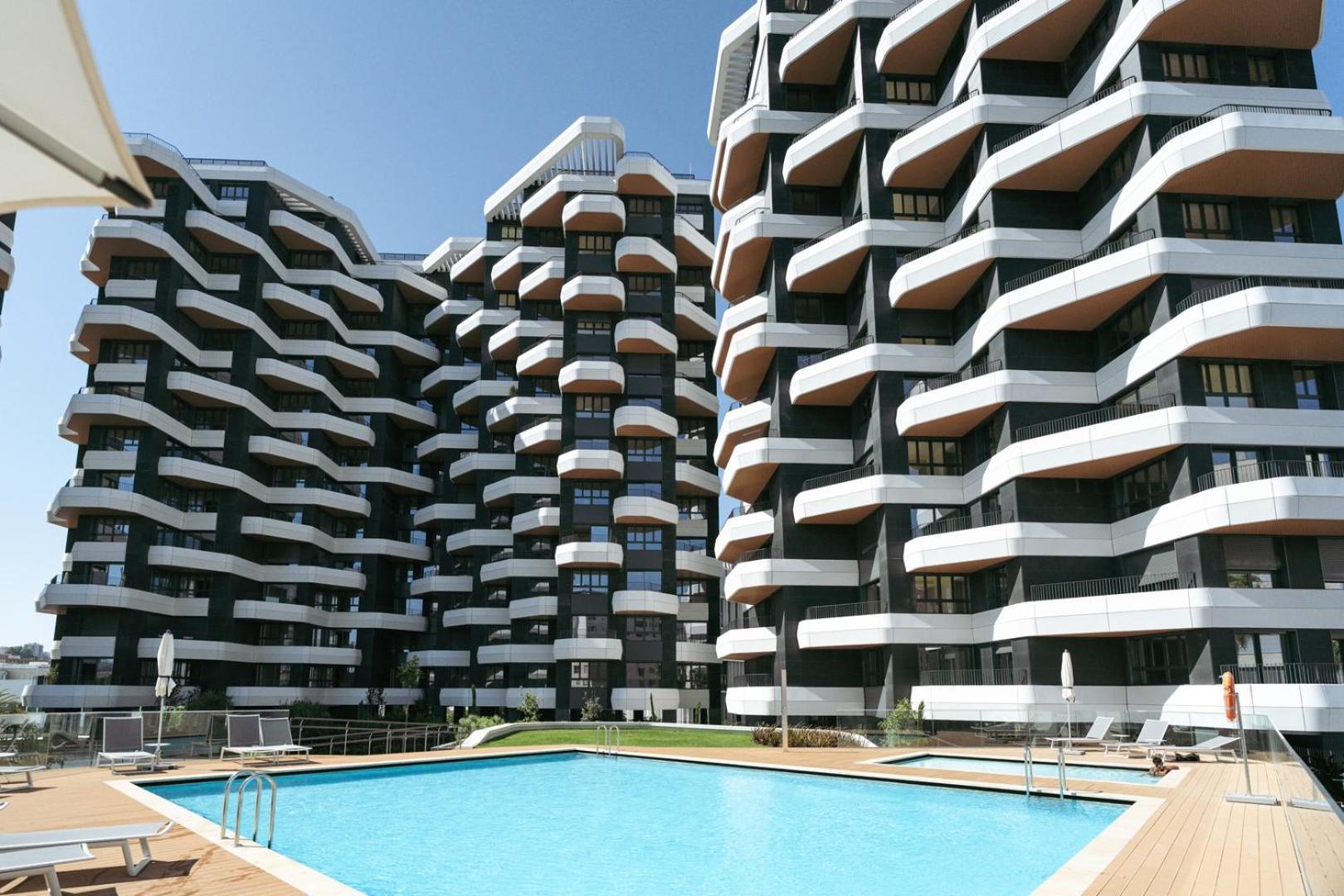 Apartment Hostwise - Premium Flat W/ Balcony & Pool Lisbon