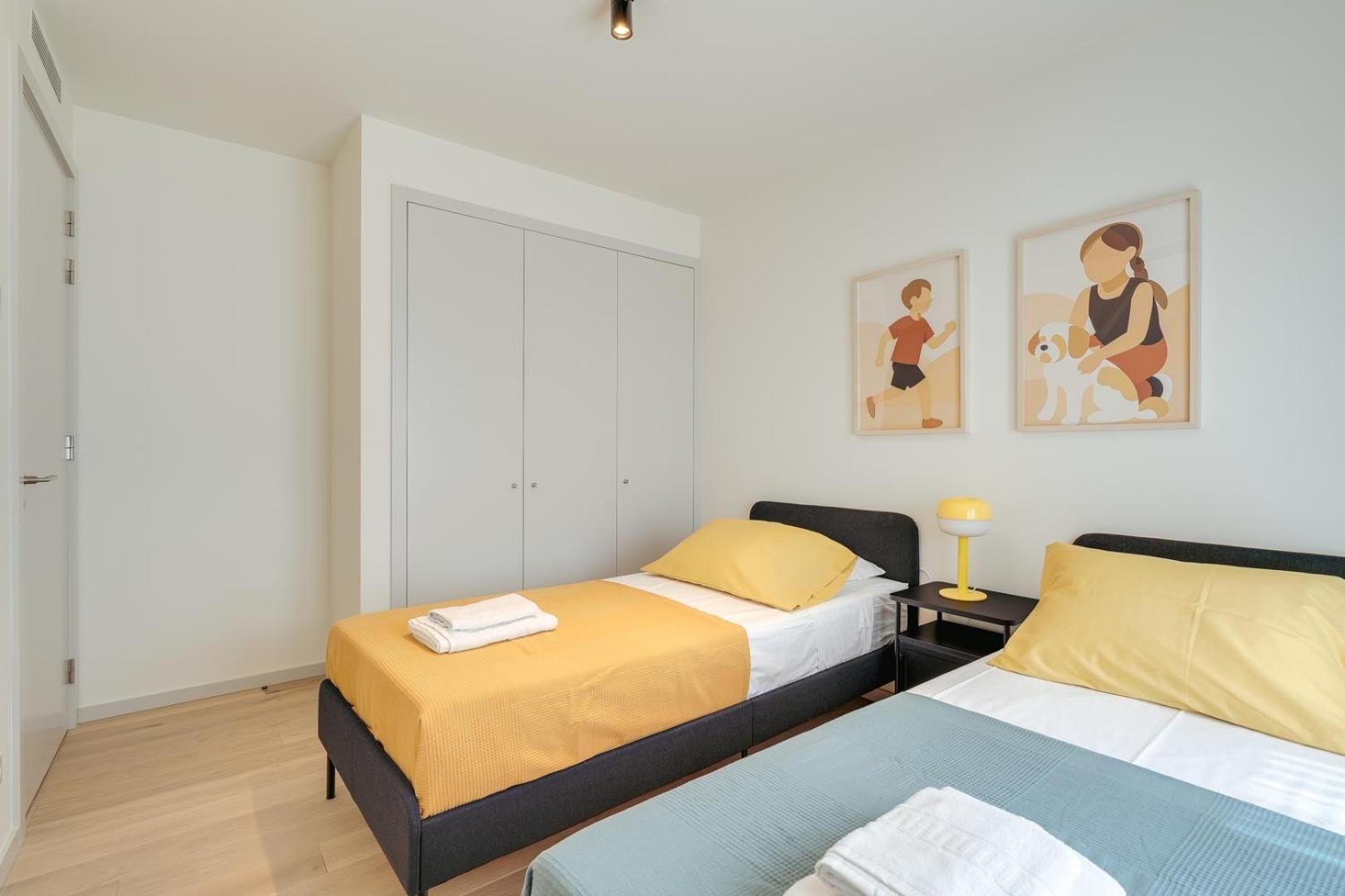 Apartment Hostwise - Premium Flat W/ Balcony & Pool *